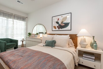 The Row in Raleigh, NC - Foto de edificio - Interior Photo