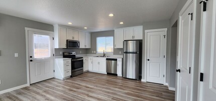 813 18th Ave SW in Albany, OR - Foto de edificio - Building Photo