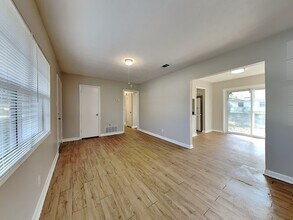 7428 Sharbeth Dr N in Jacksonville, FL - Building Photo - Building Photo