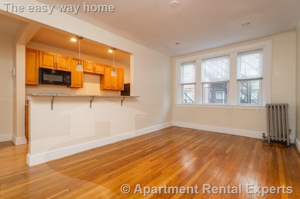 136 Highland Ave in Somerville, MA - Building Photo