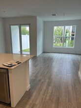 4328 Hammock Grv Dr in Greenacres, FL - Foto de edificio - Building Photo