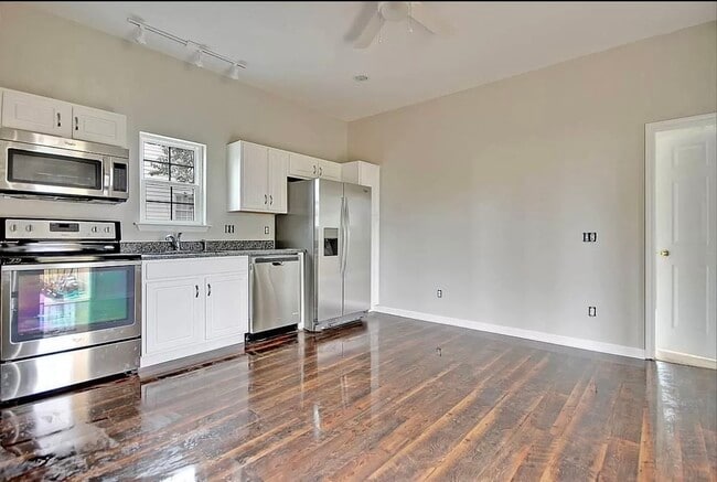 property at 8 Orrs Ct