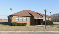 Doctors Path Apartments in Riverhead, NY - Foto de edificio - Building Photo