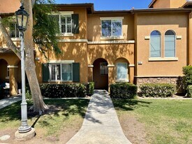 26331 Arboretum Way in Murrieta, CA - Building Photo