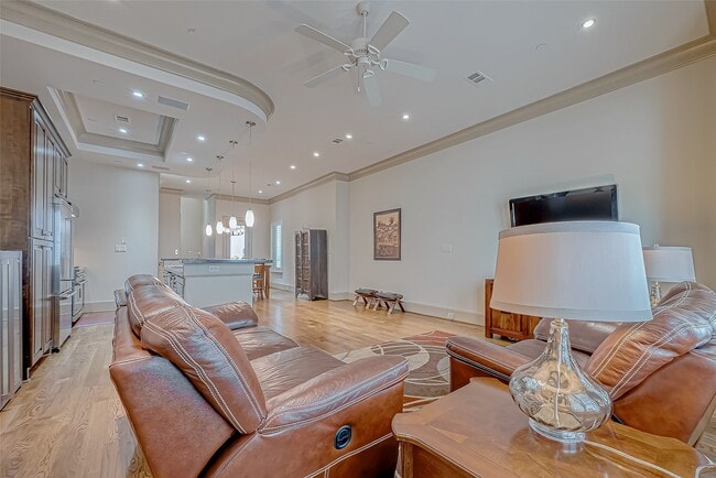 311 Calle Sevilla Pl in Houston, TX - Building Photo - Building Photo