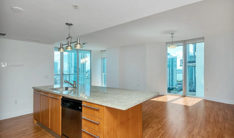 185 SW 7th St, Unit 2811 in Miami, FL - Building Photo