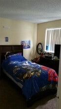 9877 Nob Hill Ct in Sunrise, FL - Foto de edificio - Building Photo