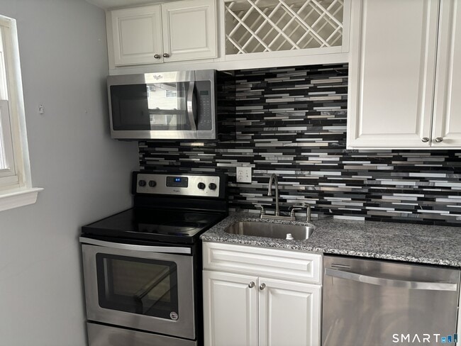 329 Blackstone Vlg in Meriden, CT - Building Photo - Building Photo