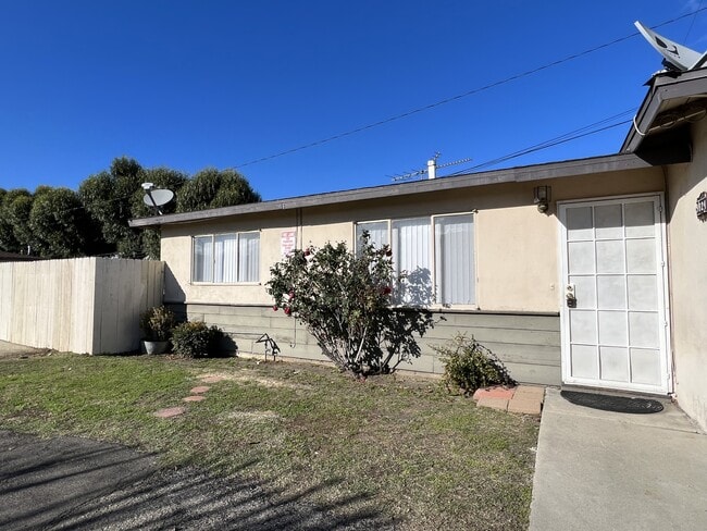 9824 Paramount Blvd in Downey, CA - Building Photo - Building Photo