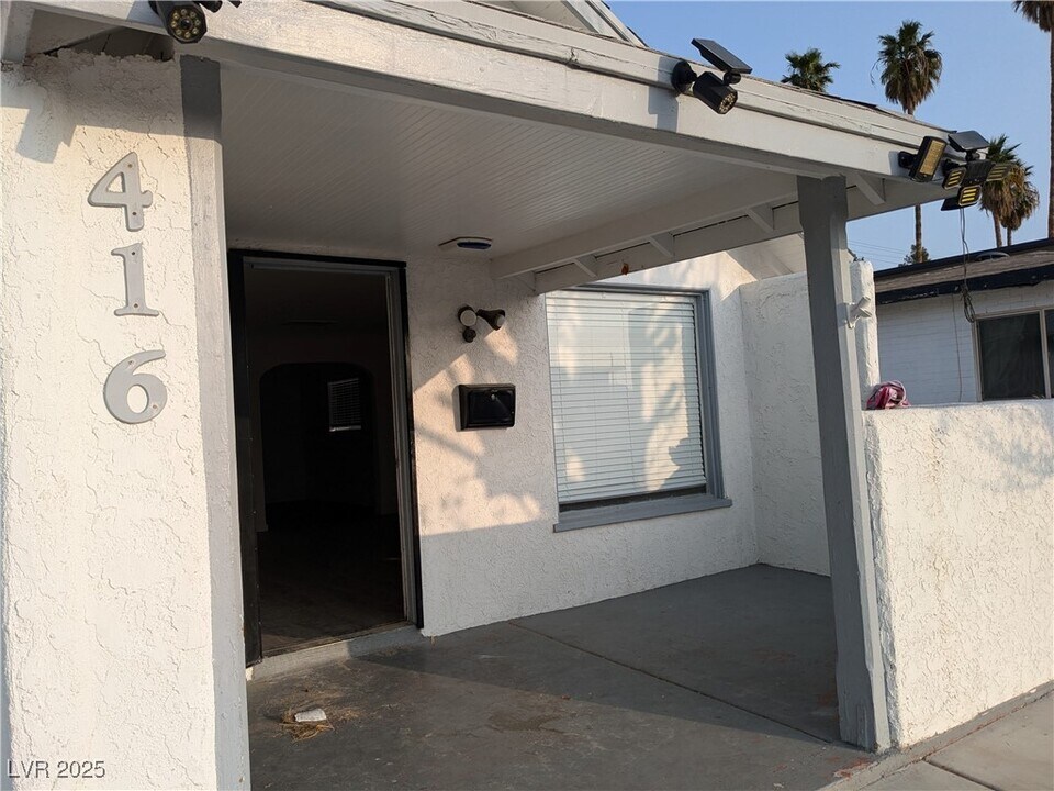 416 S 11th St in Las Vegas, NV - Building Photo