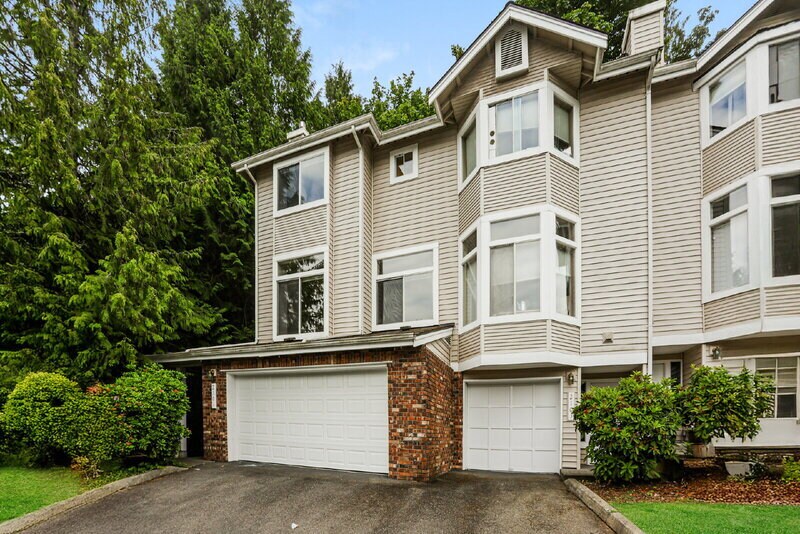 2101 NW Pacific Elm Dr in Issaquah, WA - Building Photo