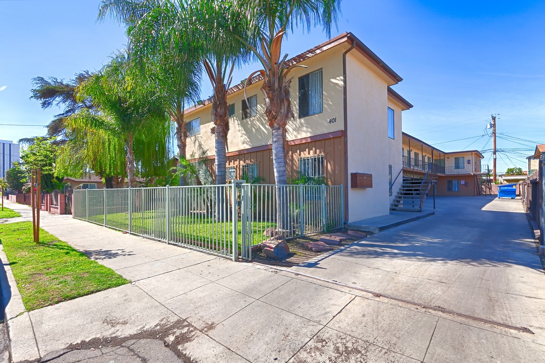 Culver Apartments in Compton, CA - Building Photo