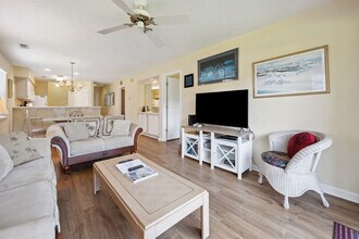 22 Greenbriar Ave in Pawleys Island, SC - Foto de edificio - Building Photo