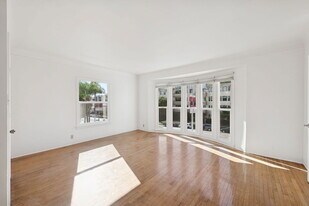 1556 S Beverly Glen Blvd in Los Angeles, CA - Building Photo