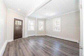 241 Old Stratfield Rd in Fairfield, CT - Building Photo - Building Photo