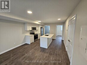 410-410 Northfield Dr W in Waterloo, ON - Building Photo - Building Photo