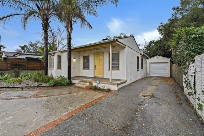 4298 Vineland Ave in Los Angeles, CA - Foto de edificio - Building Photo