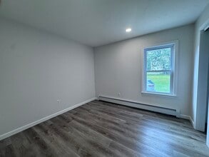 18 Emerald Ave in Webster, MA - Building Photo - Building Photo