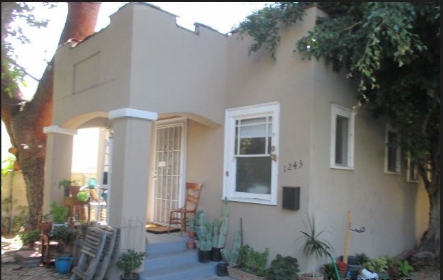 1243 N Formosa Ave in West Hollywood, CA - Building Photo