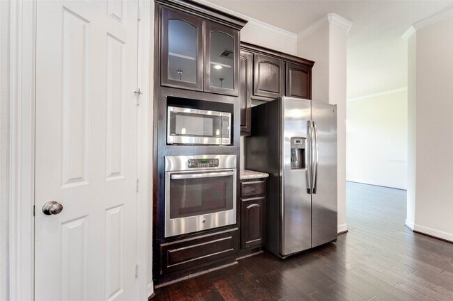 2710 Shadybrook Meadow Dr in Houston, TX - Building Photo - Building Photo