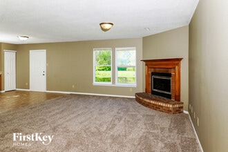 2122 Southernwood Ln in Indianapolis, IN - Foto de edificio - Building Photo