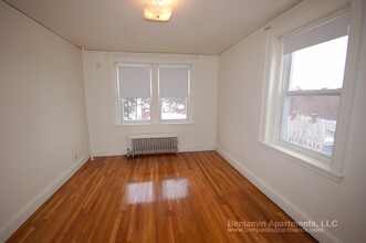 2045 Commonwealth Ave, Unit 47 in Boston, MA - Building Photo - Building Photo