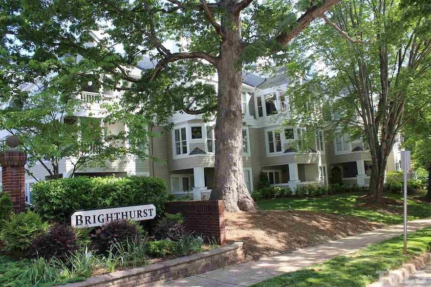 1000 Brighthurst Dr in Raleigh, NC - Building Photo