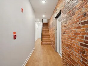 4147 W Girard Ave, Unit 3 in Philadelphia, PA - Building Photo - Building Photo