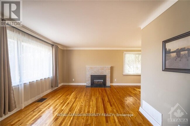 147 Oakridge Blvd in Ottawa, ON - Building Photo - Building Photo