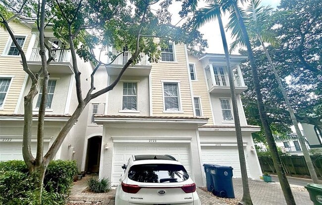 2720 NE 9th Ave in Wilton Manors, FL - Building Photo - Building Photo