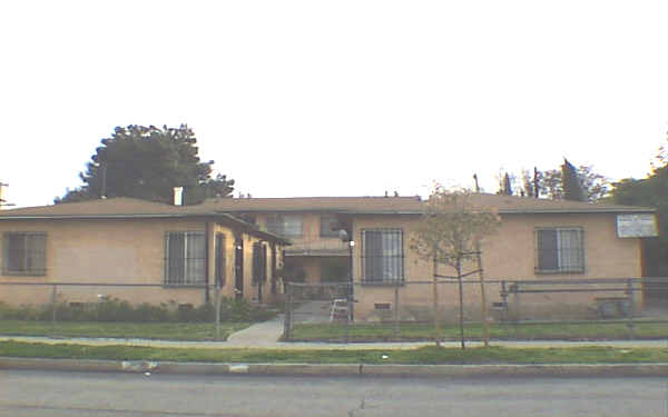 5922 Gallant St in Bell, CA - Foto de edificio