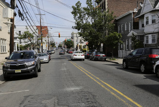 1012 Summit Ave in Jersey City, NJ - Foto de edificio - Building Photo