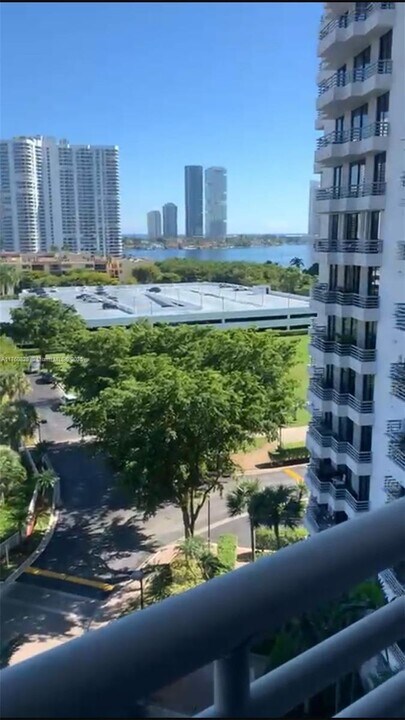 3300 NE 191st St, Unit #1008 in Aventura, FL - Building Photo