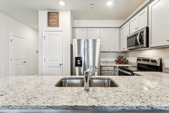 1529 Stanford Ln in Newport News, VA - Building Photo - Building Photo