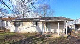 2338 N Weller Ave in Springfield, MO - Building Photo
