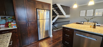 Room in Townhome on Cardigan Cir in Atlanta, GA - Building Photo - Building Photo