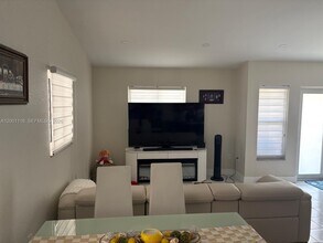 3103 W 70th St in Hialeah, FL - Building Photo - Building Photo