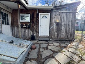 47 Tinker St in Woodstock, NY - Building Photo