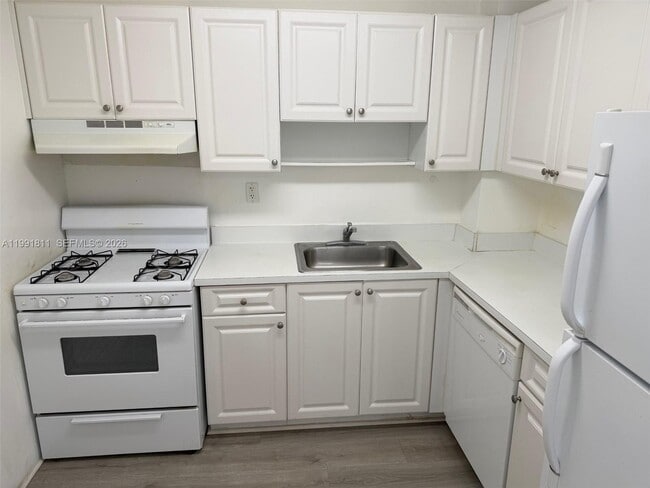 13120 SW 92nd Ave in Miami, FL - Building Photo - Building Photo