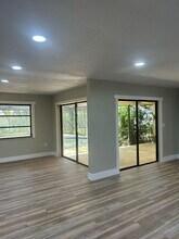 943 Spanish Oaks Blvd in Palm Harbor, FL - Building Photo - Building Photo
