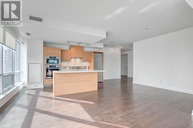 80 John St in Toronto, ON - Building Photo - Building Photo