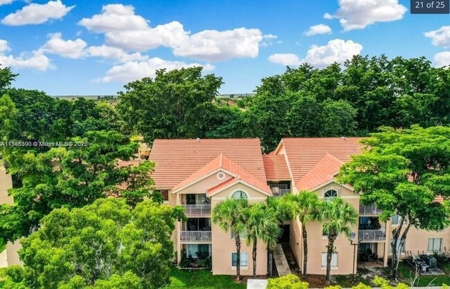 10610 SW 158th Ct in Miami, FL - Building Photo - Building Photo