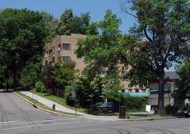 3408 Connecticut Ave NW in Washington, DC - Foto de edificio - Building Photo