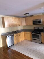 14 Brooklyn Ave, Unit 218 in Valley Stream, NY - Building Photo