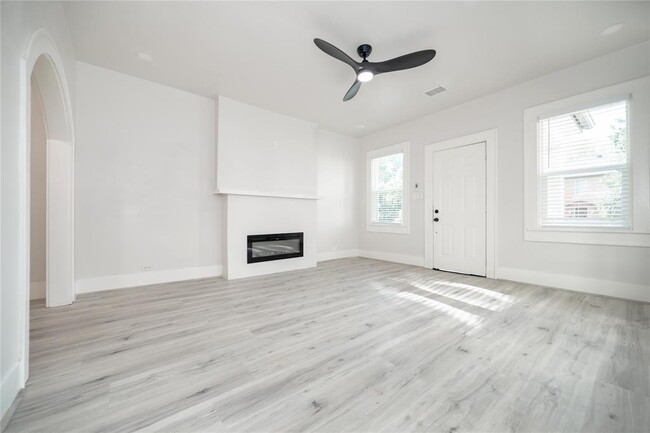 property at 1938 Hawthorne St