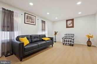 127 Toledo Ln in Willingboro, NJ - Building Photo - Building Photo