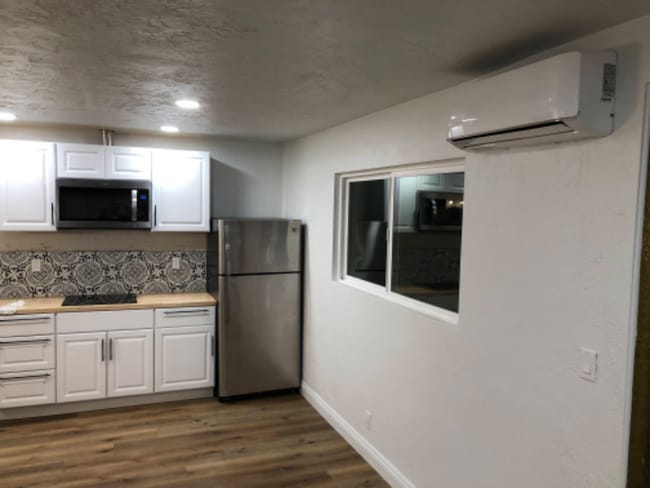 1484 Ahart St in Simi Valley, CA - Building Photo - Building Photo