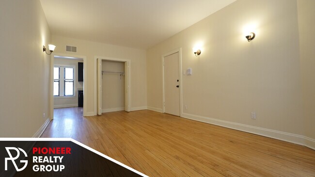 4040 N Ashland Ave, Unit W3 in Chicago, IL - Building Photo - Building Photo