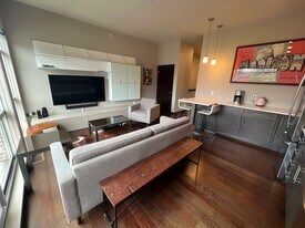 801 E Mifflin St in Madison, WI - Building Photo