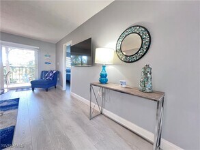 400 Forest Lakes Blvd in Naples, FL - Building Photo - Building Photo